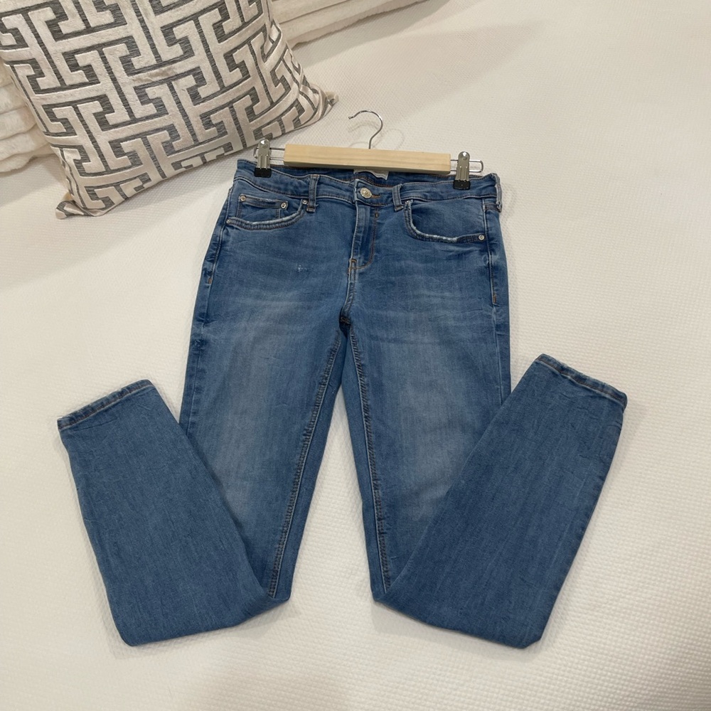 Zara Women's Premium Denim Distressed Blue Jeans